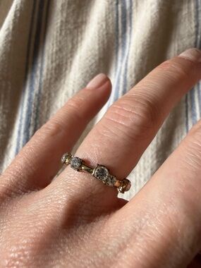 Dainty Delicate Gold-Tone Crystal Floral Stackable Ring Sz 7